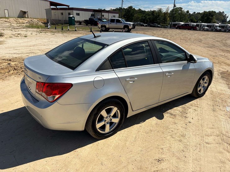 2012-chevrolet-cruz-4-door-sedan-(111,038-miles)-image-3