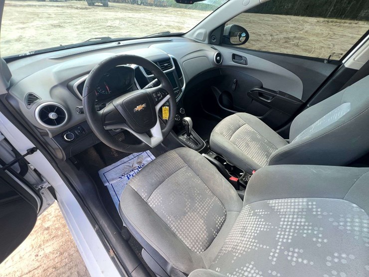 2019-chevrolet-sonic-4-door-sedan-(117,687-miles)-image-11