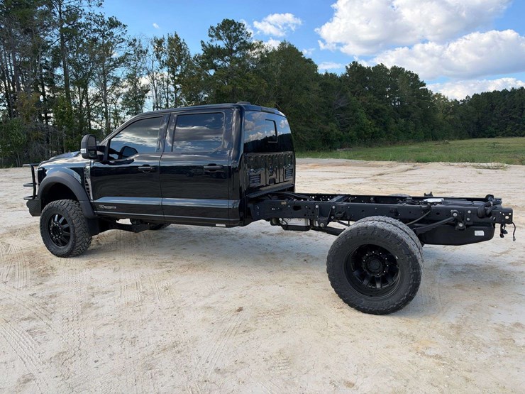 2023-ford-f450-image-2