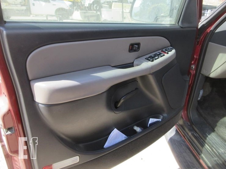2002-chevrolet-tahoe-image-12