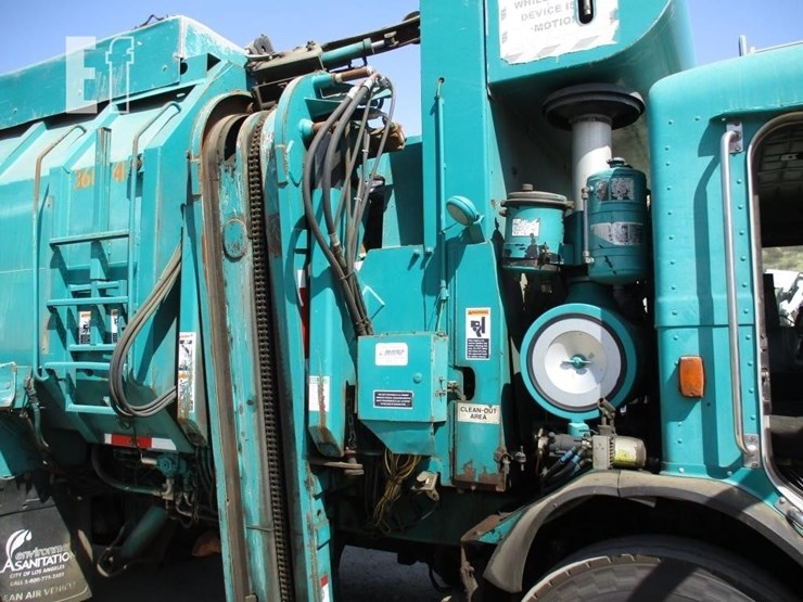 2009-peterbilt-320-image-20
