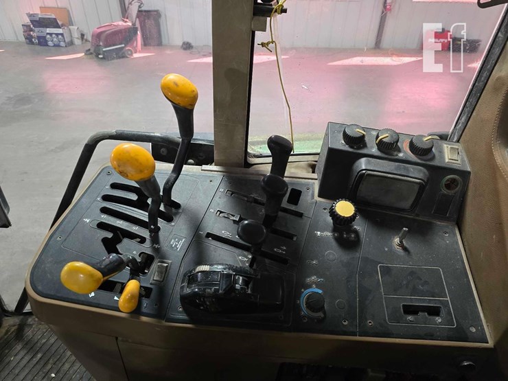 1995-john-deere-6400-image-13
