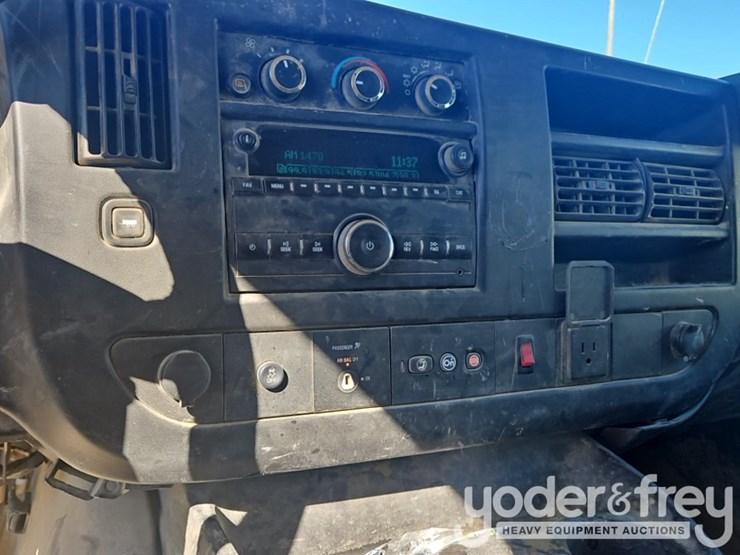 2017-chevrolet-3500-image-41