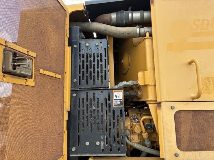 2005-deere-772d-image-27