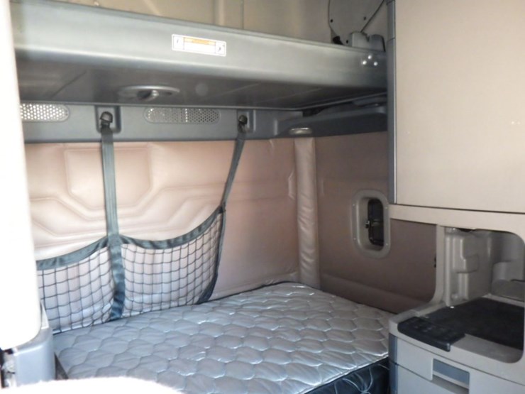 2017-freightliner-cascadia-125-image-5