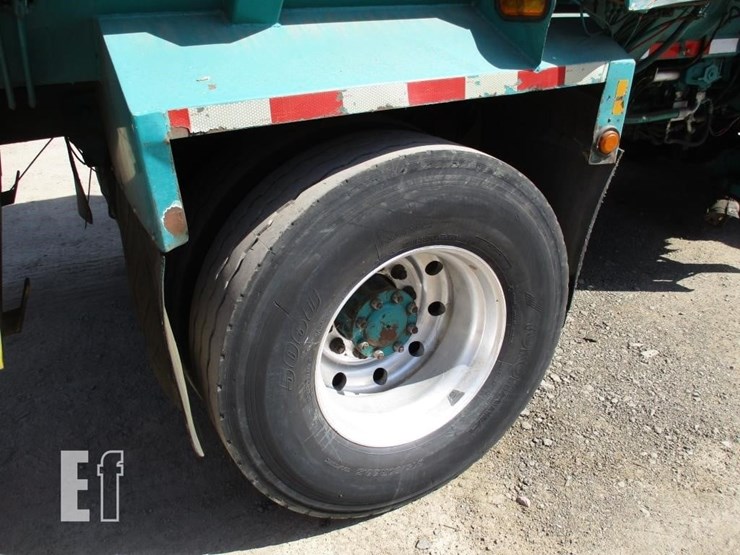 2009-peterbilt-320-image-27