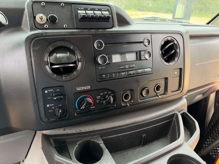 2014-ford-e450-image-13