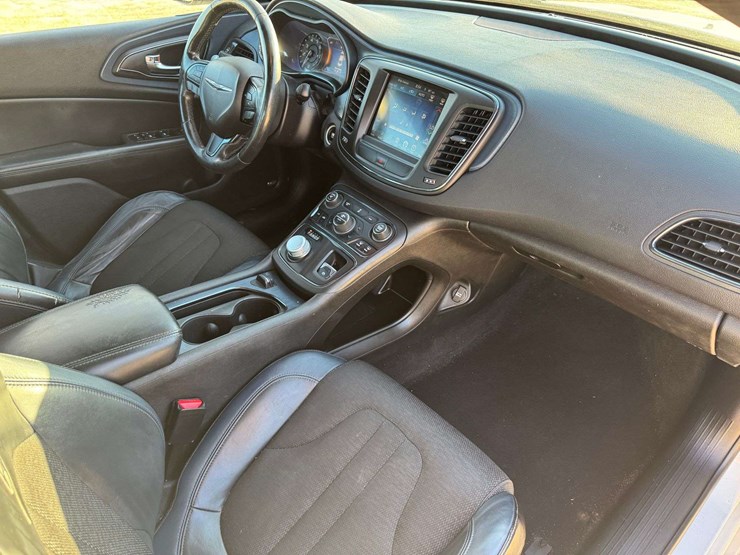 2015-chrysler-200s-4dr-awd-sedan---133,772-miles-image-13