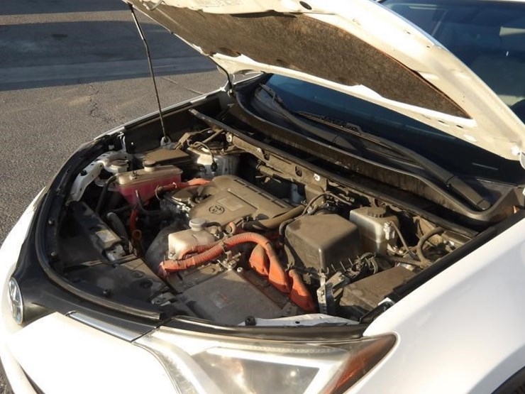 2016-toyota-rav4-xle-image-7