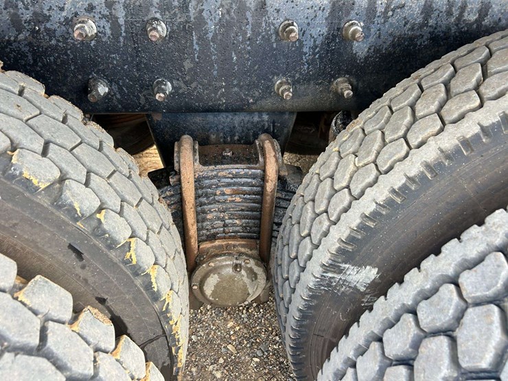 2007-mack-granite-ctp713b-image-21