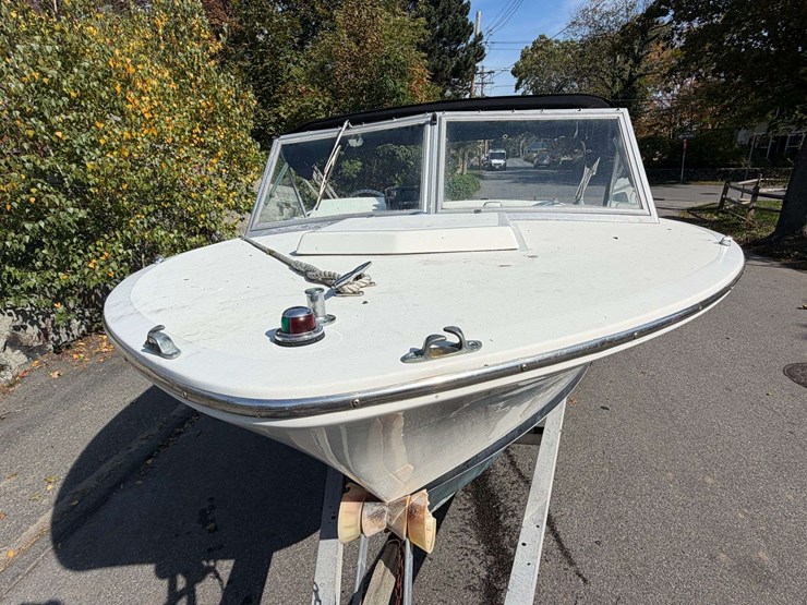 bertram-20-moppie-powerboat-w/trailer-"island-girl"-image-11