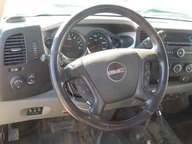 2012-gmc-sierra-2500-image-16