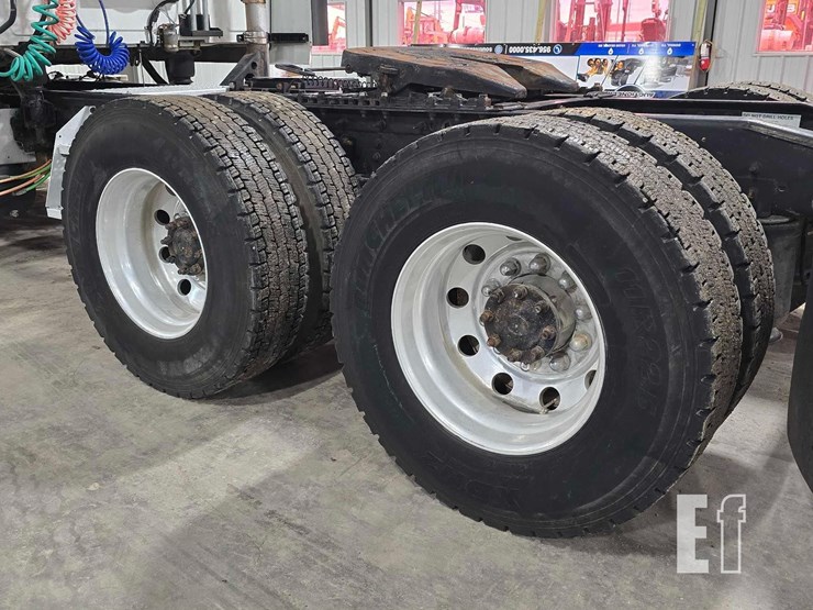 2011-international-prostar-image-29