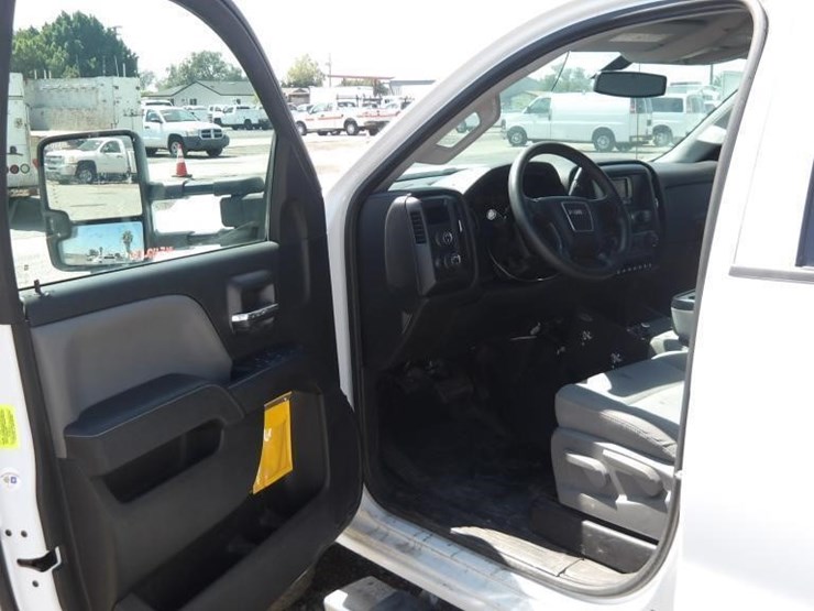 2015-gmc-2500-image-21