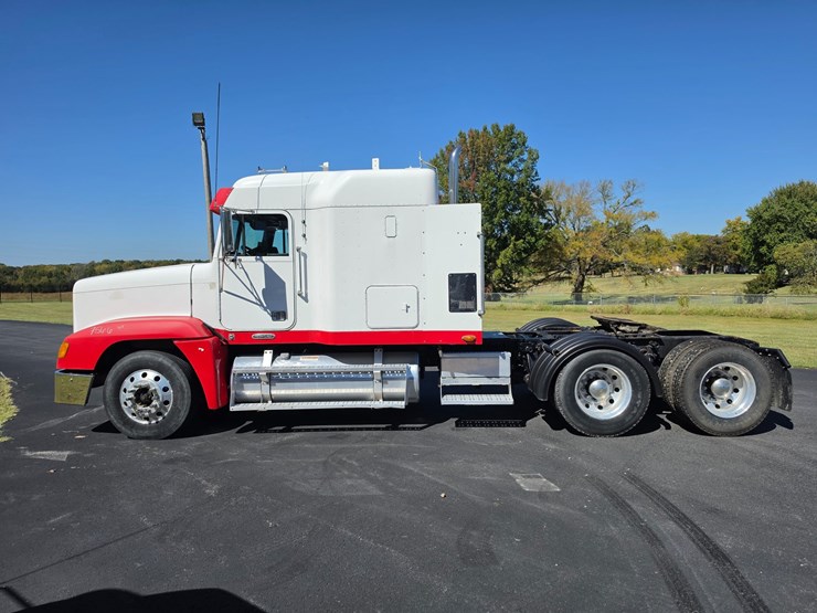 2001-freightliner-fld120-image-4