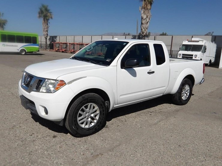 2018-nissan-frontier-sv-image-1
