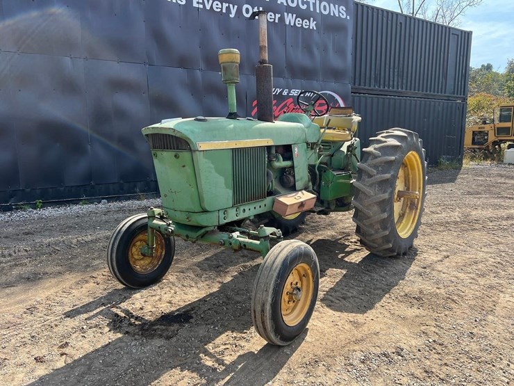 john-deere-3010-image-2