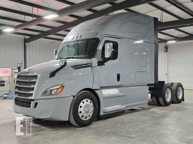 2020-freightliner-cascadia-126-image-1