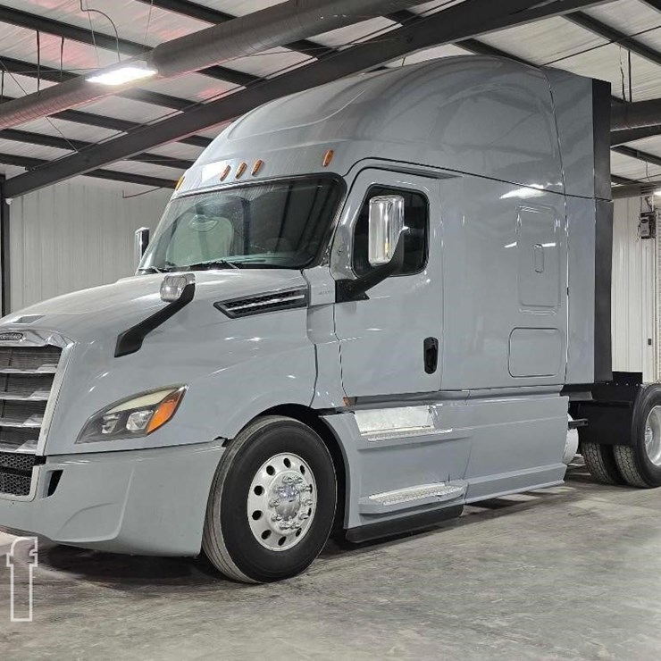 2020 FREIGHTLINER CASCADIA 126