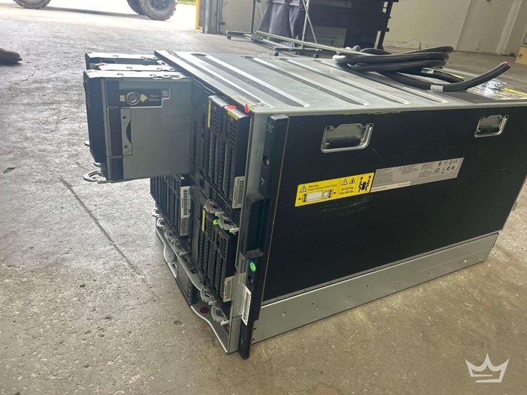 hp-blade-chassis-with-12-servers-image-5