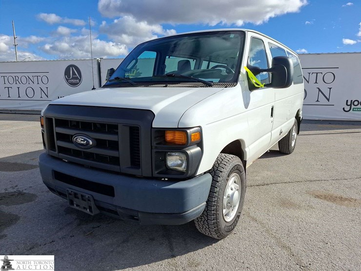 2013-ford-cargo-image-1
