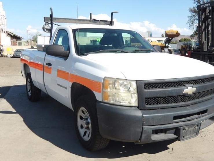 2009-chevrolet-silverado-pickup-truck-image-2