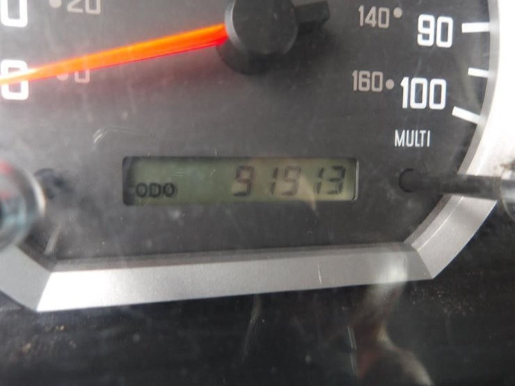 2016-isuzu-npr-image-68