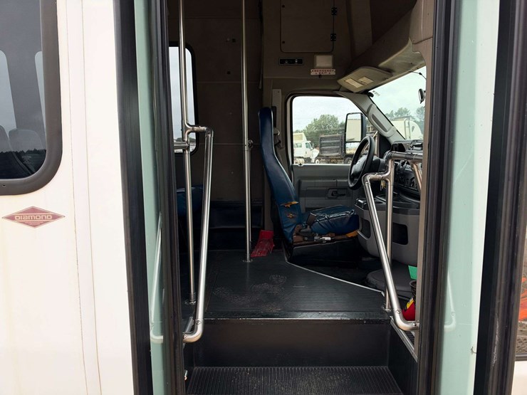 2014-ford-e450-image-14