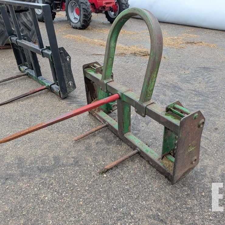JOHN DEERE ROUND BALE SPEAR