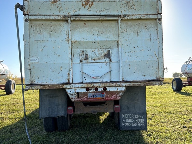 1973-tag-tandem-366-5+2,-motor-has-very-low-miles,-good-power,-roll-tarp,-truck-runs-and-operates-good-image-24