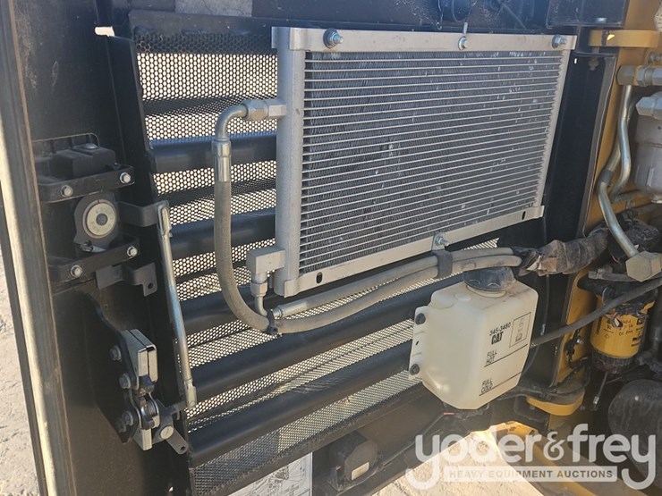 2021-caterpillar-299d3-image-25