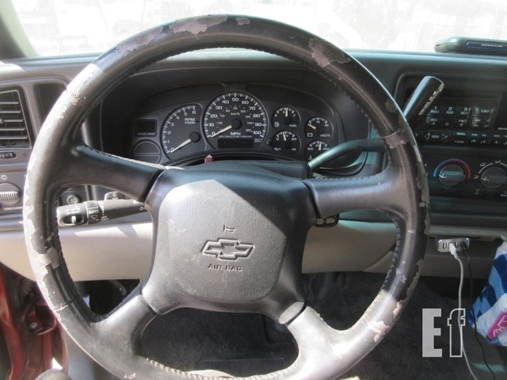 2002-chevrolet-tahoe-image-10