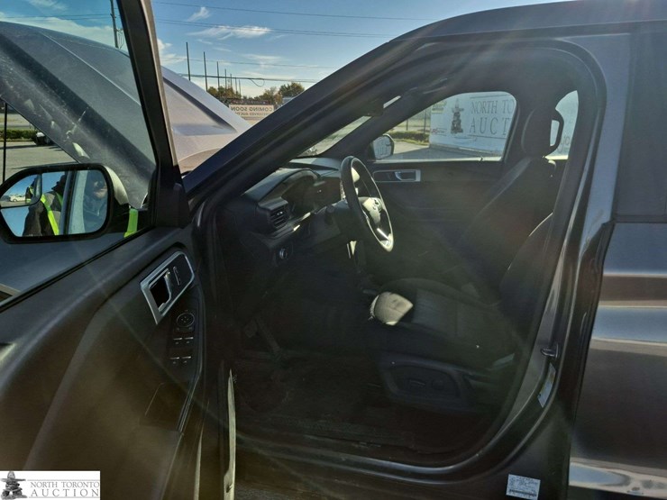 2020-ford-explorer-image-10