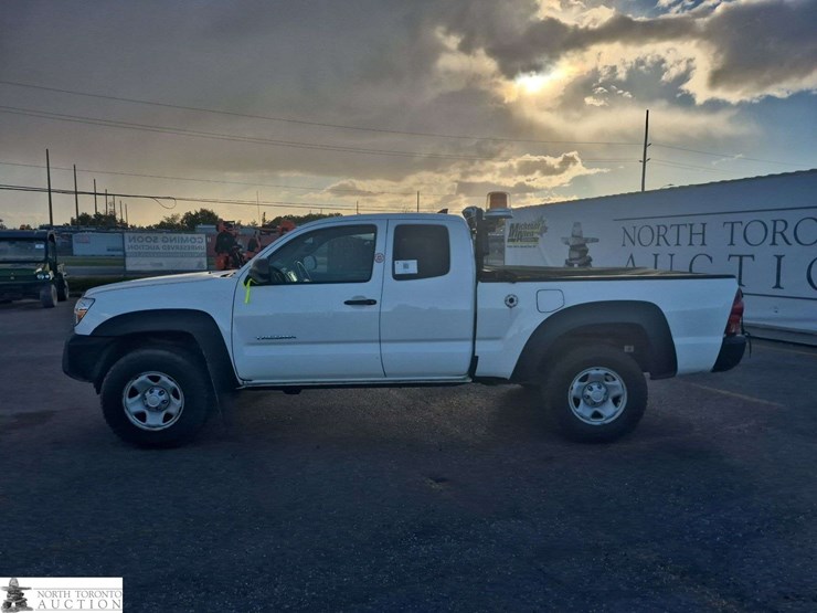 2015-toyota-tacoma-image-8