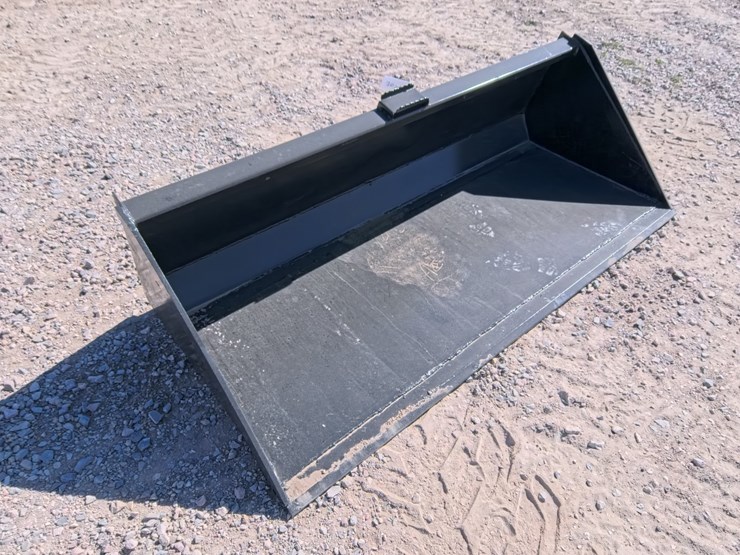 #3074-•-new-skid-steer-quick-attach-78-inch-bucket-with-cutting-edge-image-3