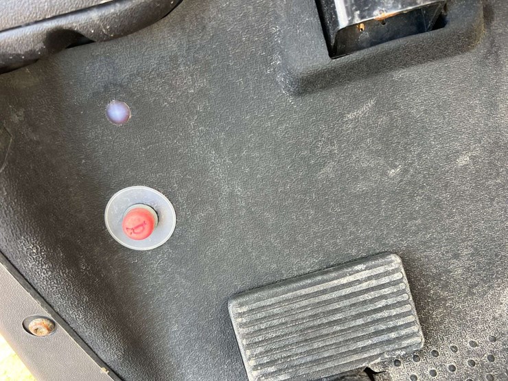 e-z-go-freedom-rxv-48v-electric-golf-cart-image-12