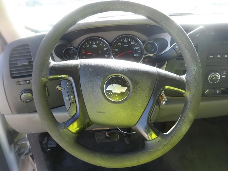 2013-chevrolet-2500-image-14