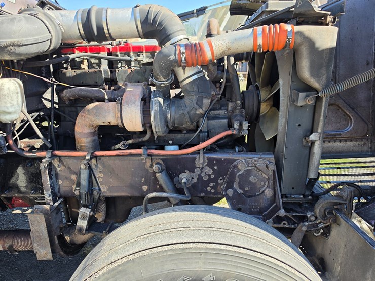1999-peterbilt-379-image-38