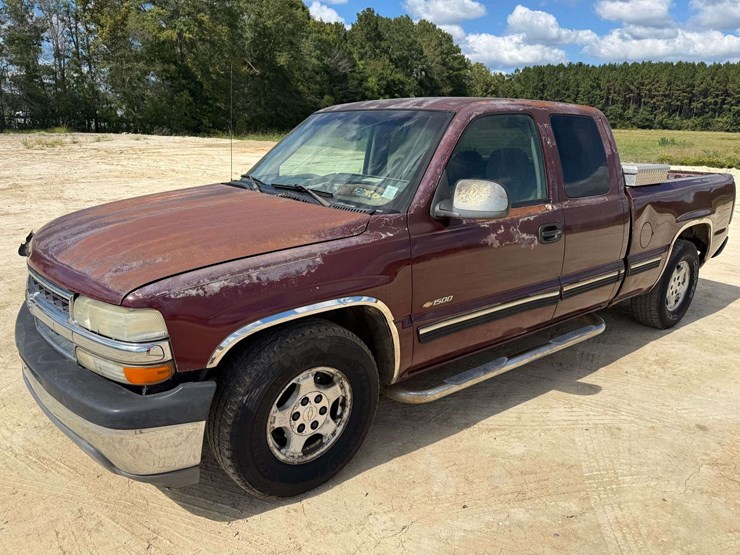 2000-chevrolet-silverado-1500-image-1