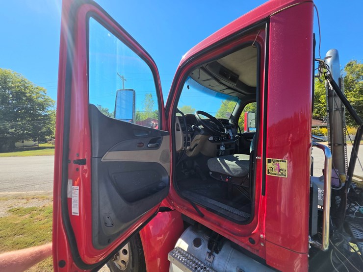 2014-peterbilt-579-image-38
