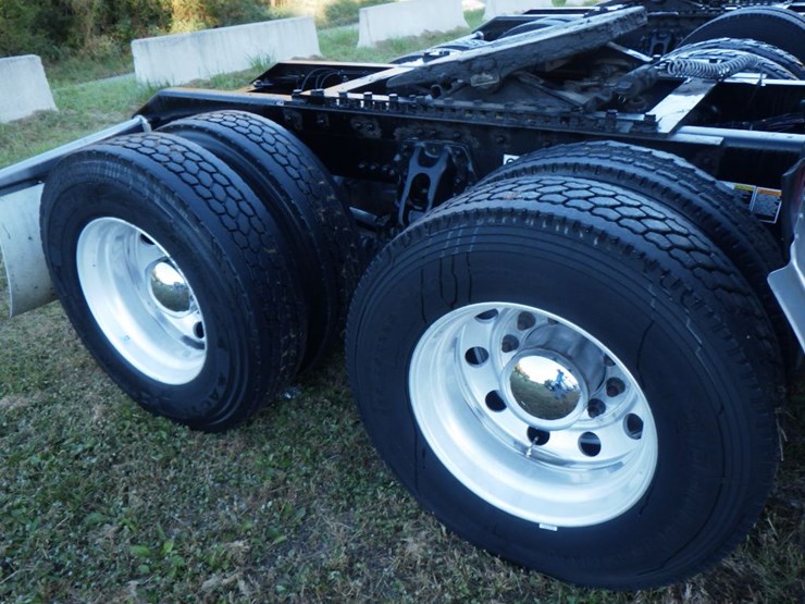 2022-kenworth-t680-image-6