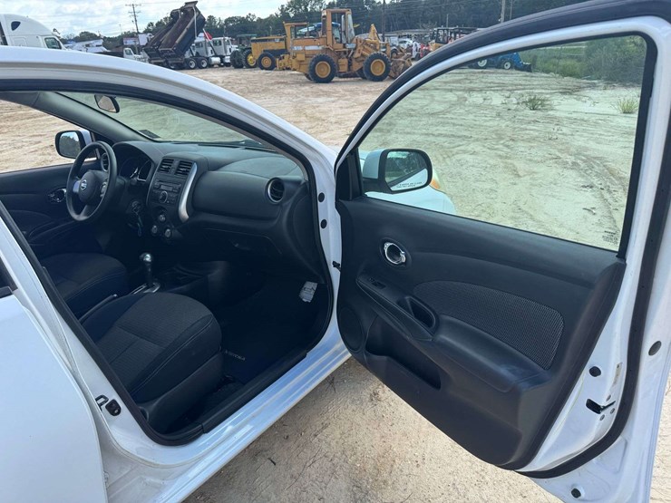 2014-nissan-versa-sv-4dr-sedan---56,707-actual-miles-image-15