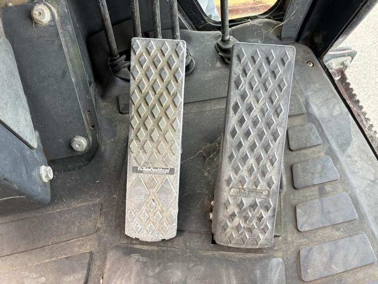 2005-deere-772d-image-38
