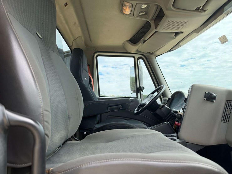 2010-international-transtar-8600-image-18