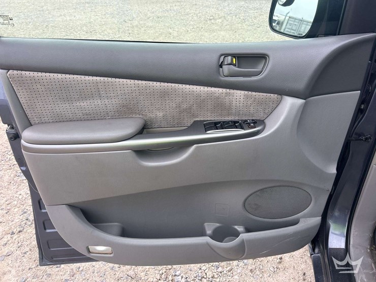 2007-toyota-sienna-image-11