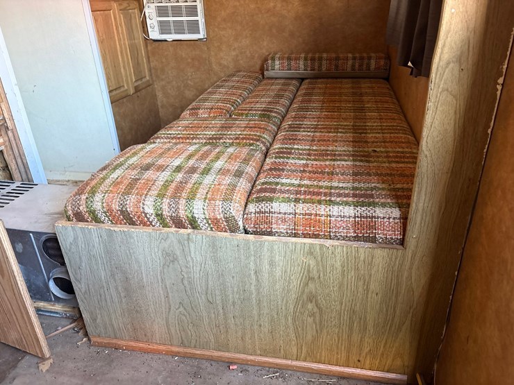 #1405-•-1993-lazy-n-horse-trailer-w/-living-quarters-image-25