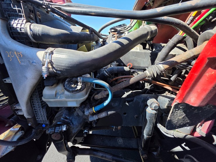 2007-freightliner-m2-106-image-28