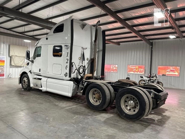 2012-peterbilt-587-image-4