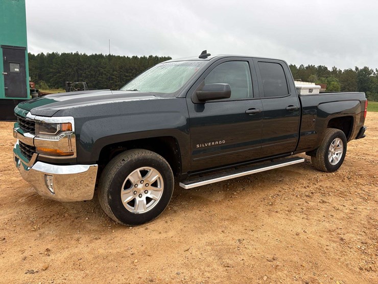 2017-chevrolet-silverado-1500-image-1
