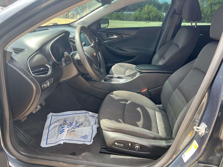 2020-chevrolet-malibu-4-door-sedan-(140,570-miles)-image-10